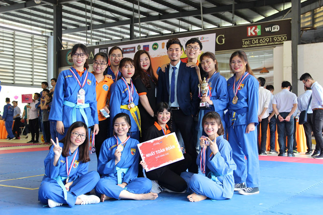 Trần Thị Thư chinh phục thành công tấm huy chương vàng nội dung cá nhân và đồng đội tại Giải vô địch Vovinam dành cho học sinh, sinh viên FPT.