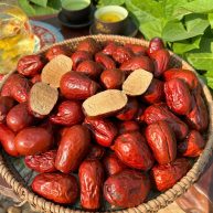 Táo Hòa Điền Size 100-110 quả, khô tự nhiên trên cây